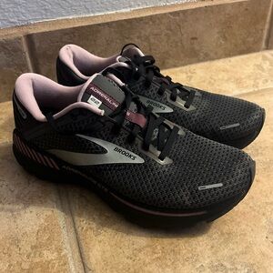 Brooks Adrenaline GTS 22